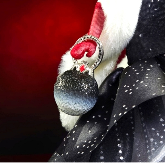 ☆NWT/NIB☆Disney Villains Collection☆CRUELLA DE VIL contemporary Disney Doll☆ - Picture 9 of 15